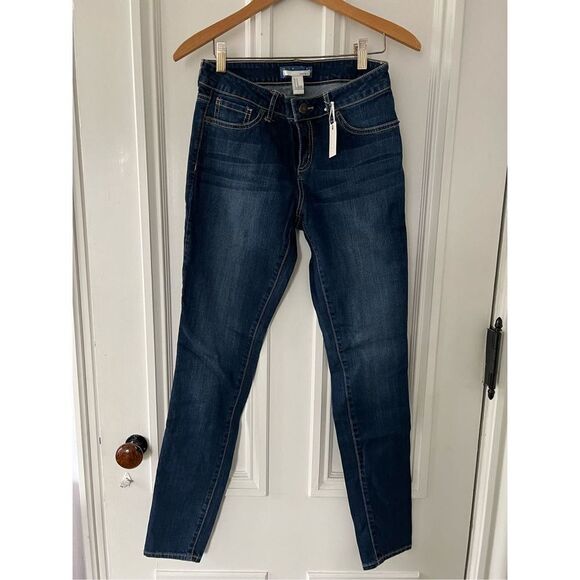 Forever 21 Denim - NWT Forever 21 dark wash skinny jeans 27